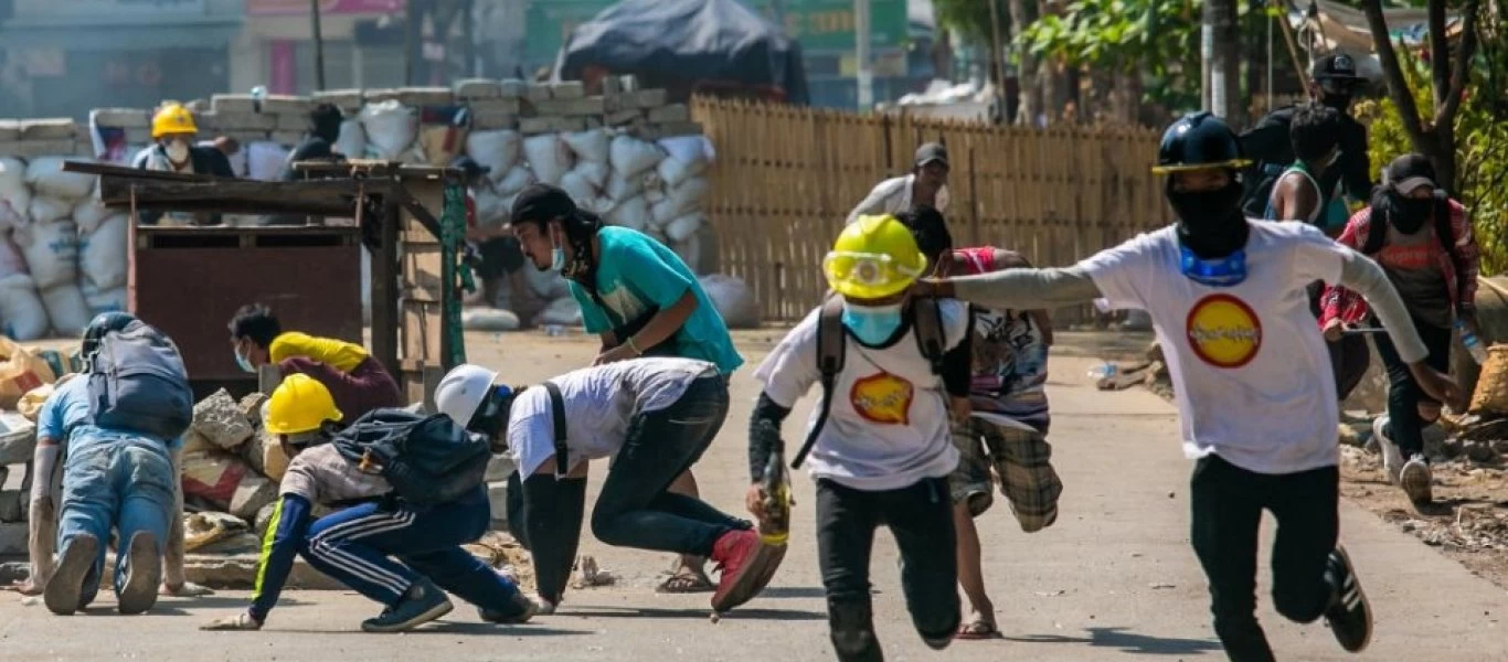 Καταδικάζουν τη χούντα της Μιανμάρ 12 αρχηγοί ΓΕΕΘΑ - Μεταξύ αυτών και ο Κ.Φλώρος